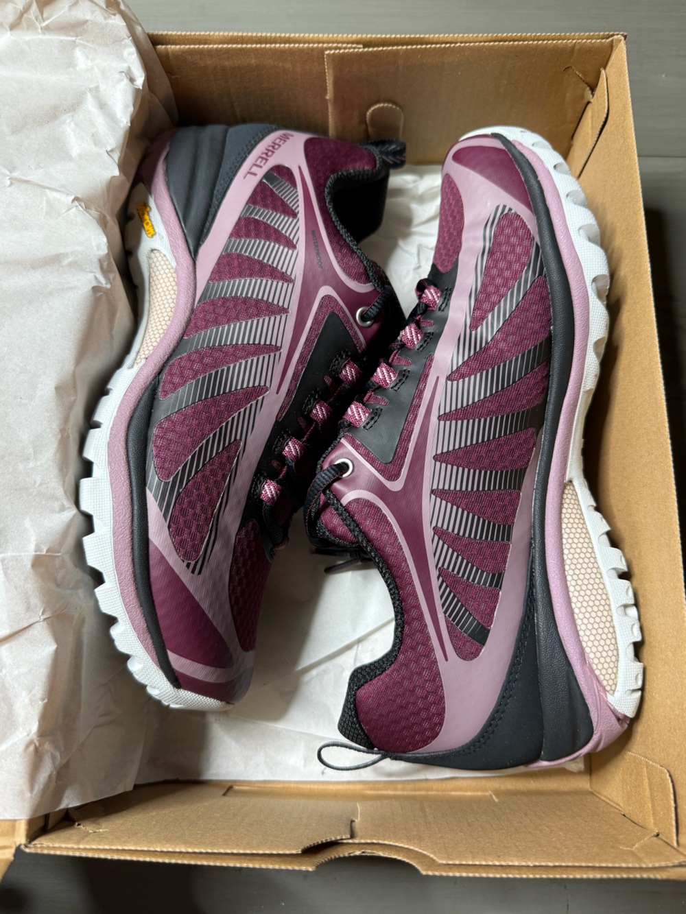 Women's Siren Edge 3 Waterproof in Black/Crimson Size 8 NEW IN BOX - Picture 2 of 8